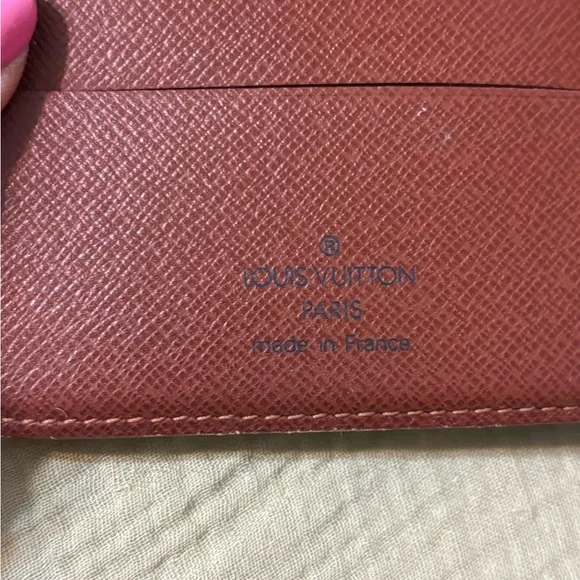 Louis Vuitton Brown and Gold Wallet with Iconic Monogram Design - Picture 5 of 15